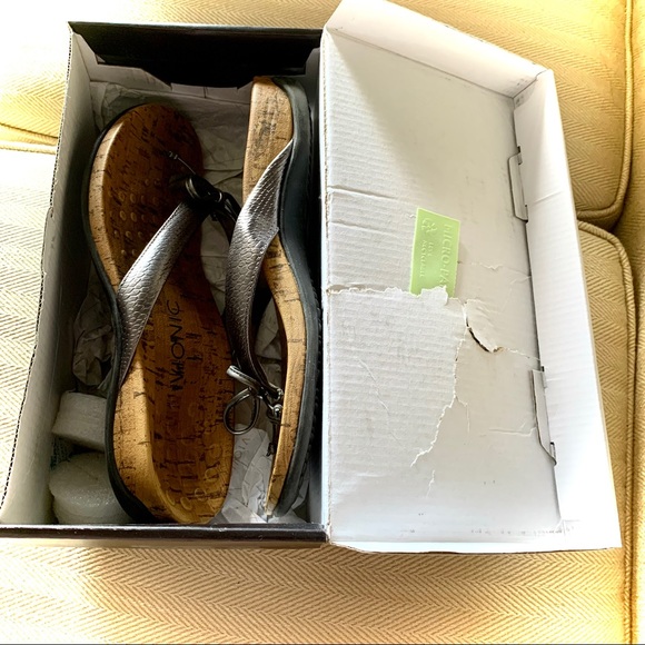 VIONIC “Cassie” Pewter Snake Silver Color Sandals with Bow, Barely Worn, Size 6 - Picture 14 of 14